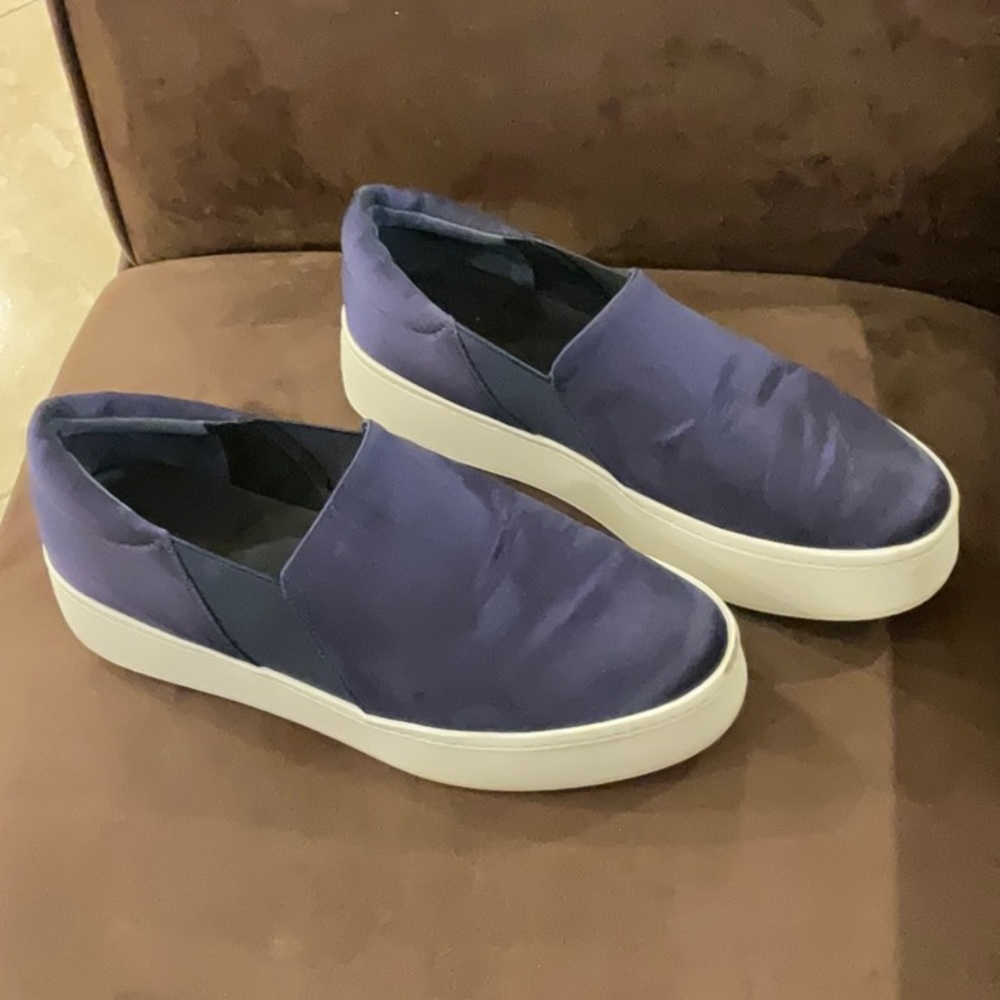 🌸 VINCE SATIN BLUE SLIP ON SNEAKER SIZE 8.5